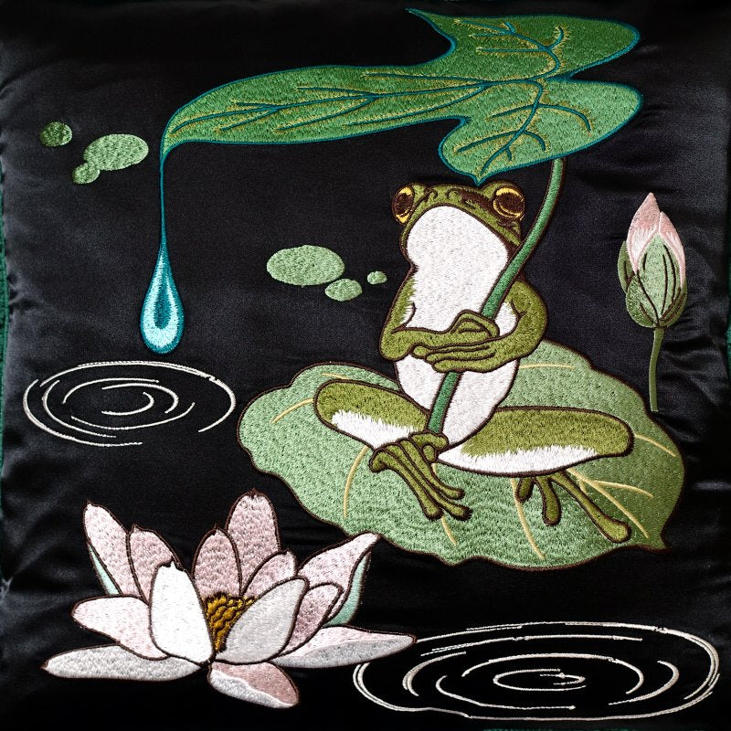 ESC-002 蓮と蛙刺繍クッション