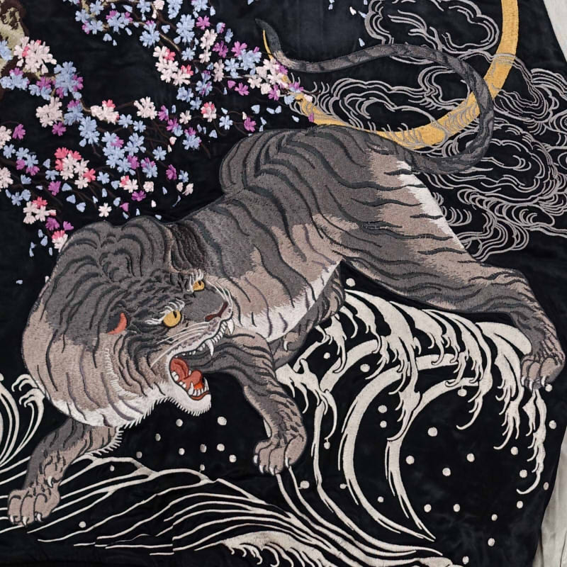 GKJ-002 桜と白虎刺繍スカジャン